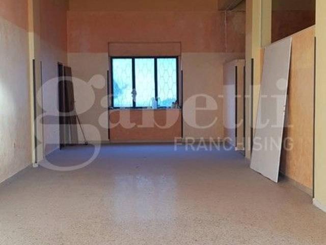 Locale Commerciale in vendita a Puglia, Lecce