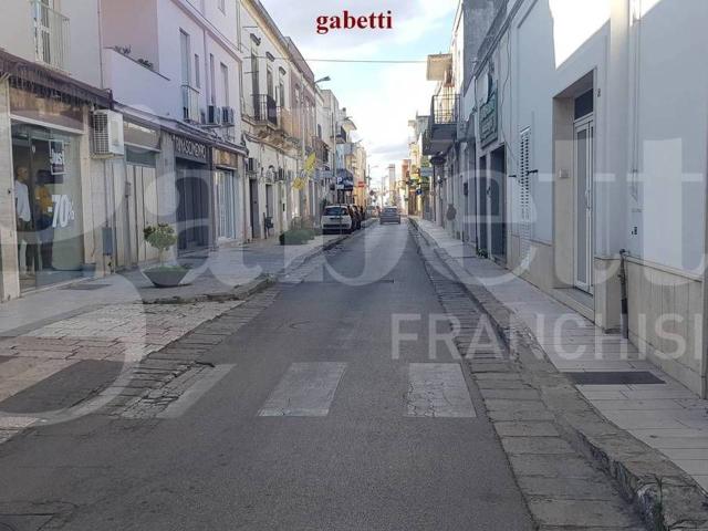 Locale Commerciale in vendita a Puglia, Lecce