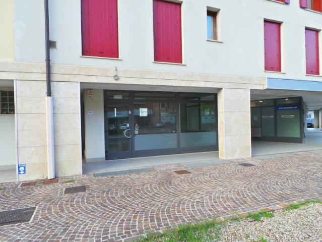 Locale Commerciale in vendita a Tricesimo, Friuli-Venezia Giulia