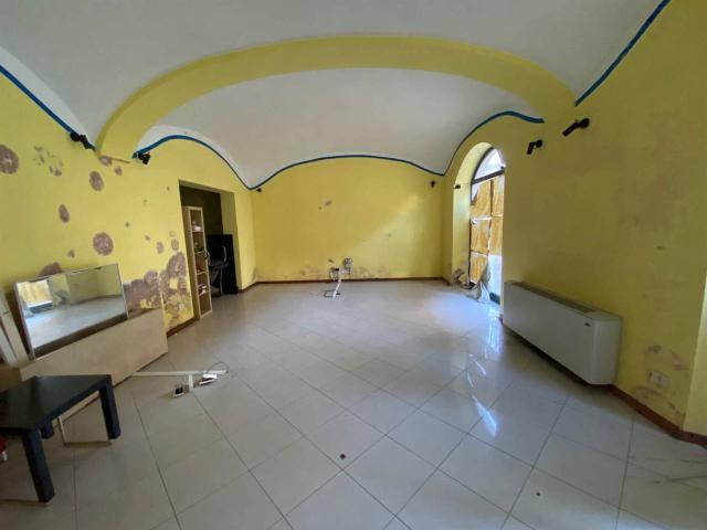 Locale Commerciale in vendita a Piemonte, Vercelli