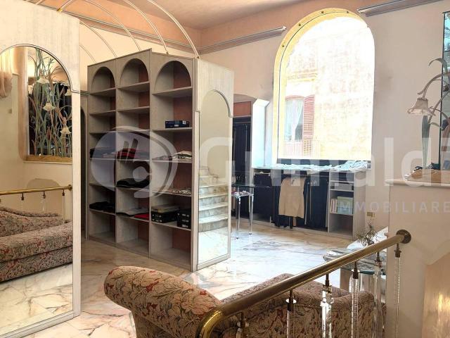 Locale Commerciale in vendita a Puglia, Lecce