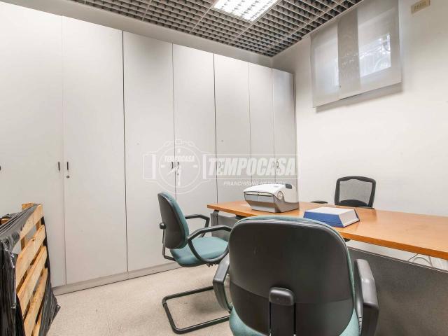 Locale Commerciale in vendita a Turate, Lombardia