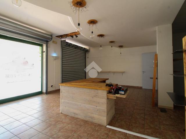 Locale Commerciale in vendita a Urago D'oglio, Lombardia