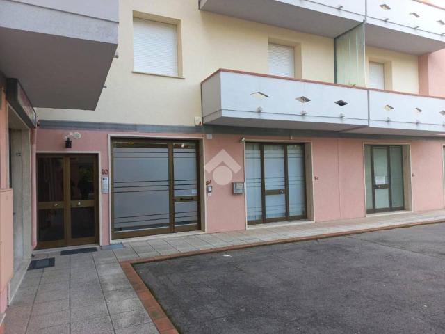 Locale Commerciale in vendita a Larciano, Vaiano