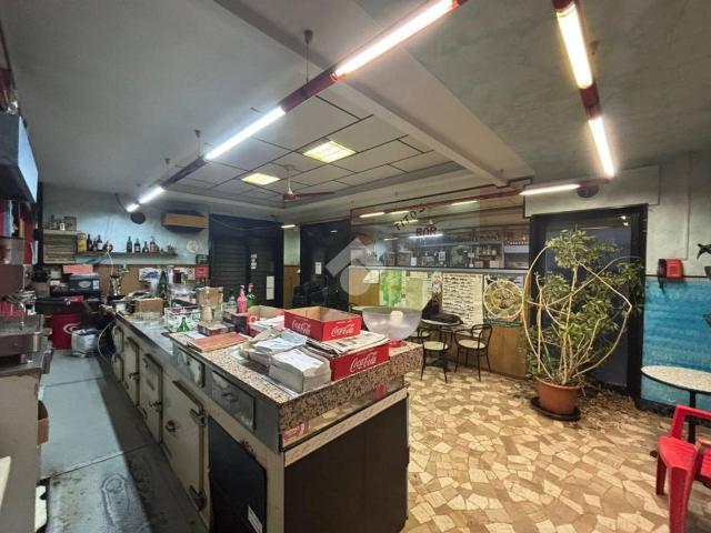 Locale Commerciale in vendita a Larciano, Vaiano