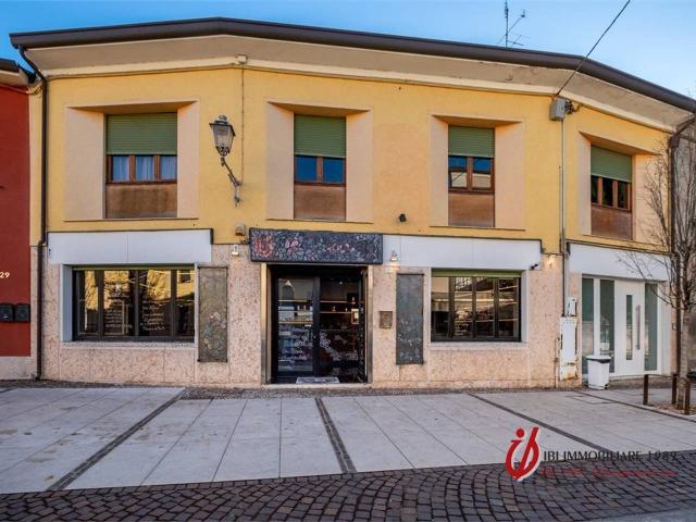 Locale Commerciale in vendita a Borghetto, Valeggio Sul Mincio