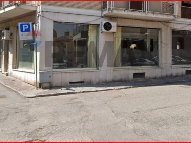 Locale Commerciale in vendita a Piemonte, Alessandria