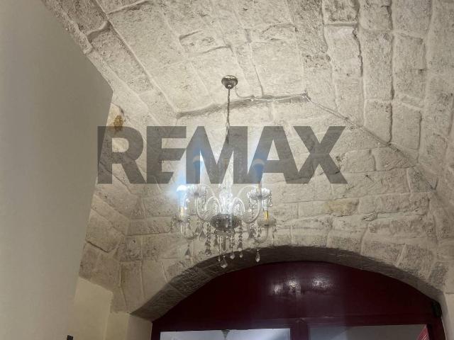 Locale Commerciale in vendita a Valenzano San Lorenzo, Puglia