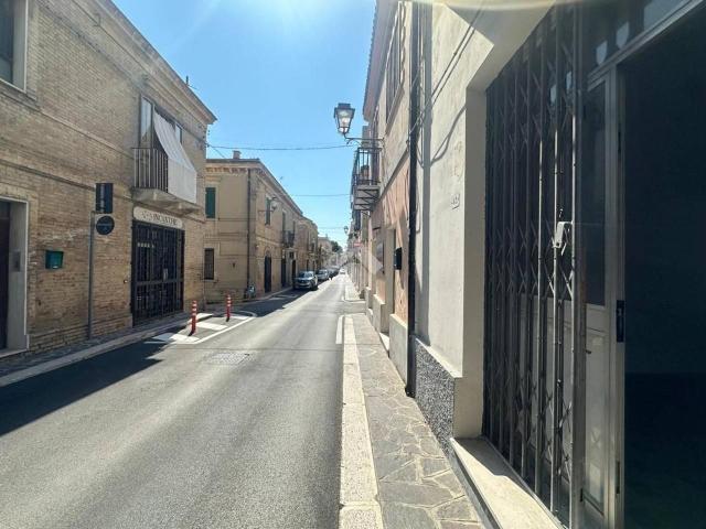 Locale Commerciale in vendita a Centro Storico, Vasto