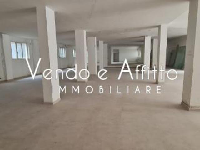 Locale Commerciale in vendita a Maddalena, Vasto