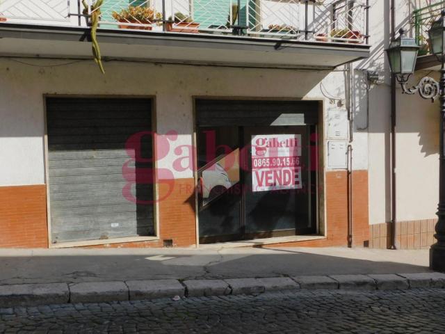 Locale Commerciale in vendita a Venafro, Molise