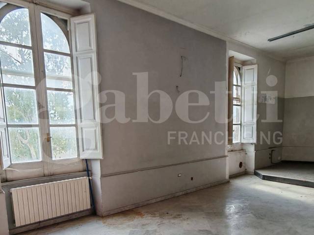 Locale Commerciale in vendita a Venafro, Molise