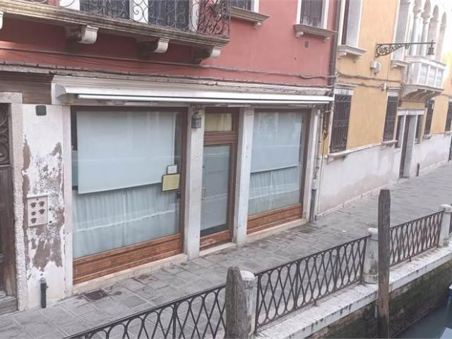 Locale Commerciale in vendita a Venezia