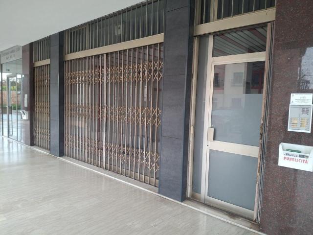 Locale Commerciale in vendita a Mestre-Carpenedo, Venezia