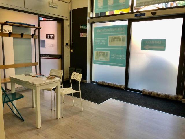Locale Commerciale in vendita a Suna, Piemonte
