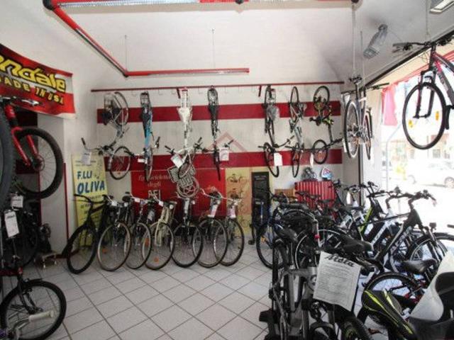 Locale Commerciale in vendita a Porta Casale, Piemonte