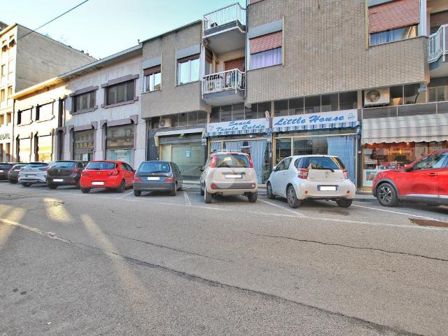 Locale Commerciale in vendita a Centro, Piemonte