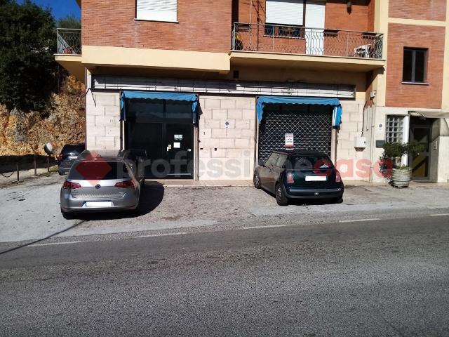 Locale Commerciale in vendita a Veroli, Lazio