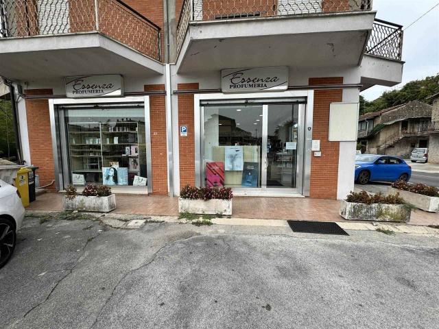 Locale Commerciale in vendita a Veroli, Lazio