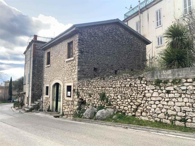Locale Commerciale in vendita a Madonna degli Angeli, Veroli