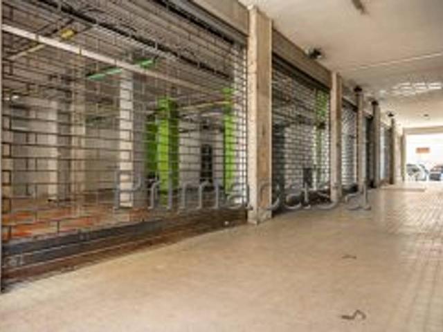 Locale Commerciale in vendita a Est, Brenzone