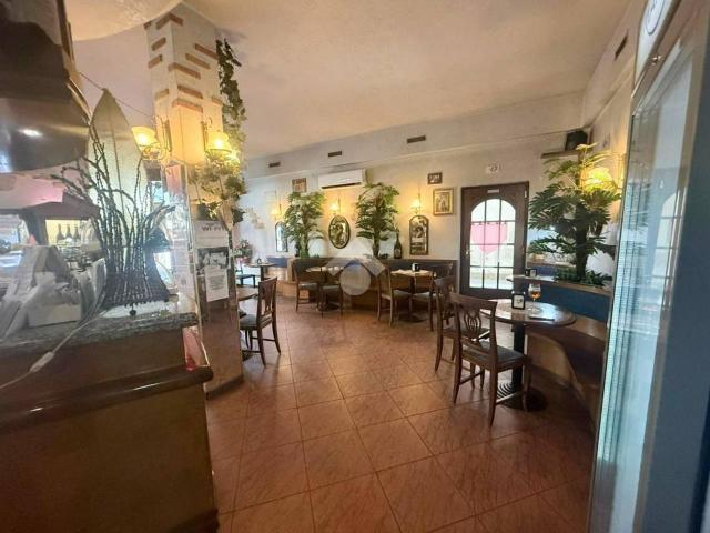 Locale Commerciale in vendita a Sud-Est, Brenzone