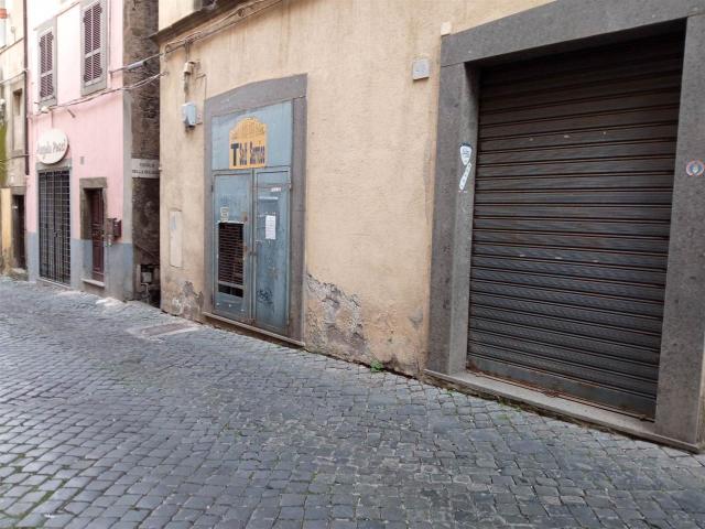 Locale Commerciale in vendita a Madonna del Ponte, Vetralla