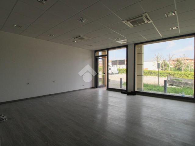 Locale Commerciale in vendita a Viganò, Lombardia