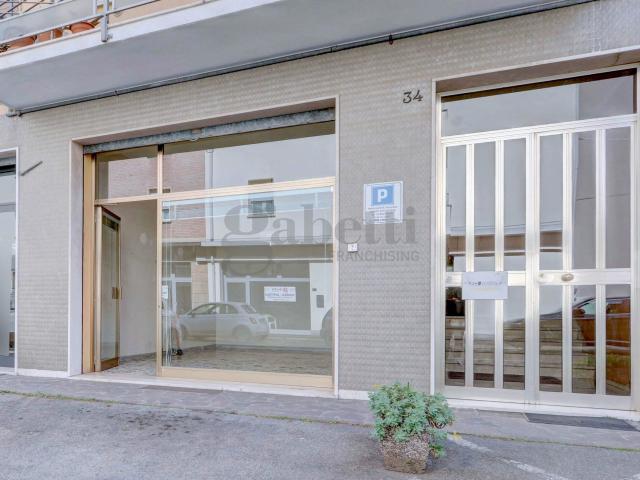 Locale Commerciale in vendita a Unione di comuni Terre di Castelli, Vignola