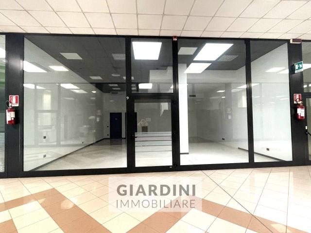 Locale Commerciale in vendita a Stra, Veneto