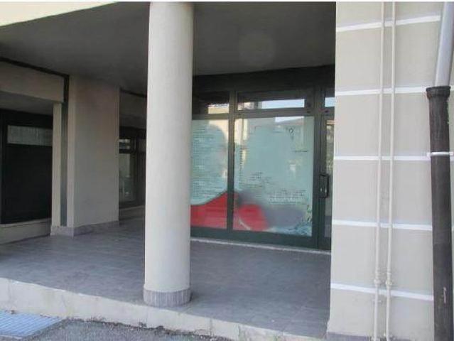 Locale Commerciale in vendita a Civello, Villa Guardia