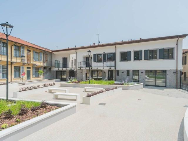 Locale Commerciale in vendita a Oldaniga, Vimercate
