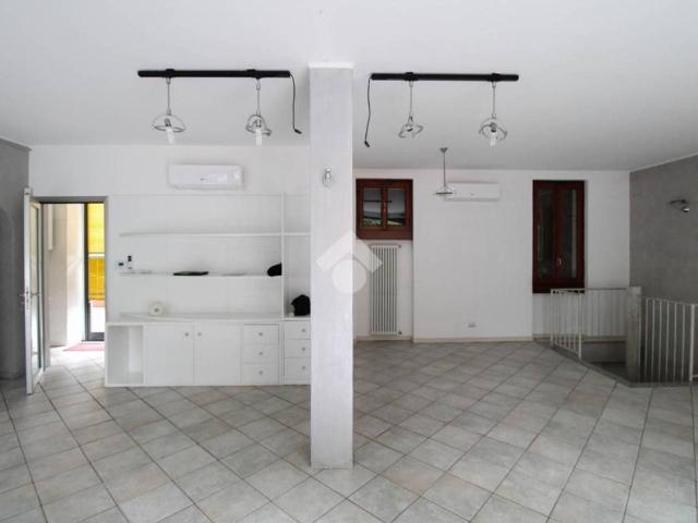 Locale Commerciale in vendita a San Maurizio, Vimercate