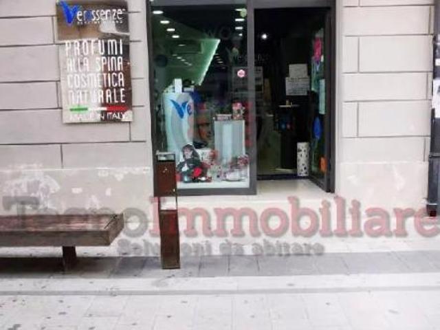 Locale Commerciale in vendita a Vittoria, Sicilia