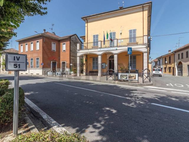 Locale Commerciale in vendita a Zeme, Lombardia