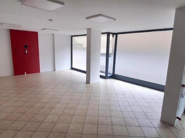 Locale Commerciale in vendita a Unione dei Comuni Circondario dell'Empolese Valdelsa, Empoli