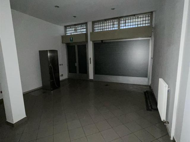 Locale Commerciale in vendita a Muggiò, Lombardia