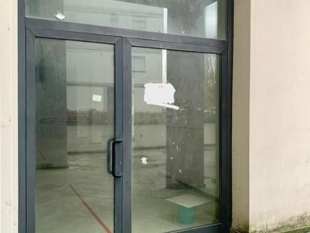 Locale Commerciale in vendita a Signa, Toscana