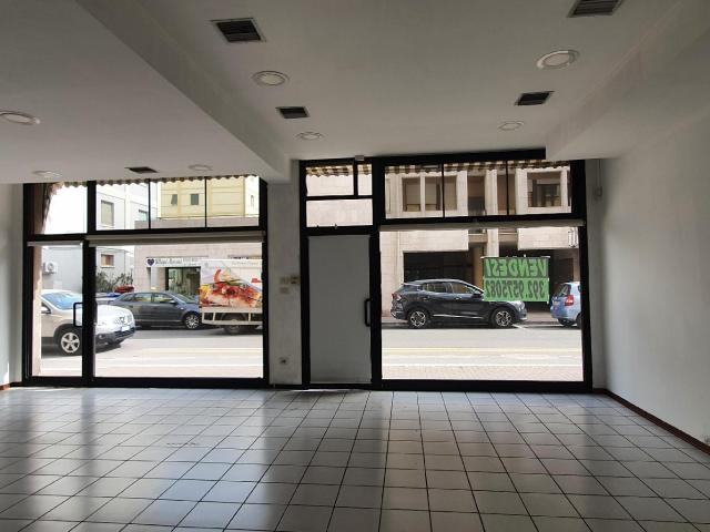 Locale Commerciale in vendita a Miralfiore, Marche