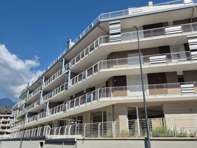 Locale Commerciale in vendita a Avellino, Campania