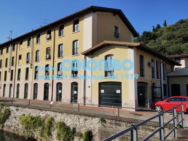 Locale Commerciale in vendita a Zona Est, Brescia