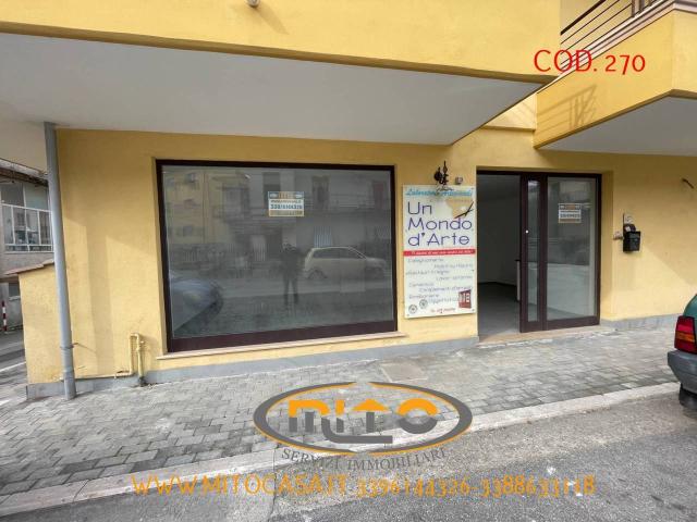 Locale Commerciale in vendita a Telese Terme, Campania