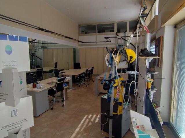 Locale Commerciale in vendita a San Remo, Liguria