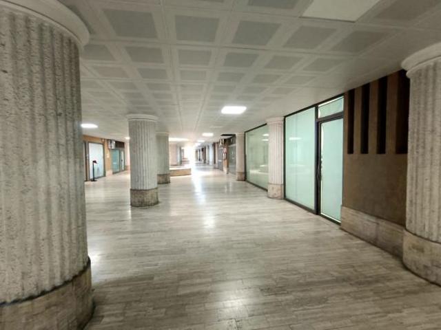 Locale Commerciale in affitto a Messina, Sicilia