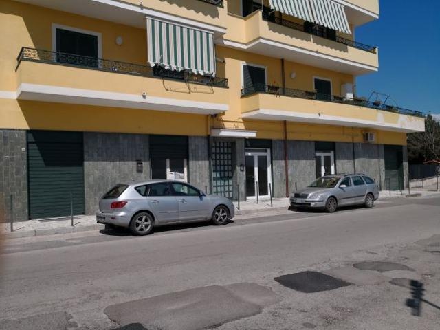 Locale Commerciale in affitto a San Salvatore di Casoria, Casoria