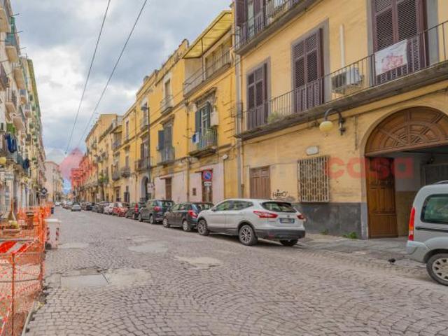 Locale Commerciale in vendita a Campania