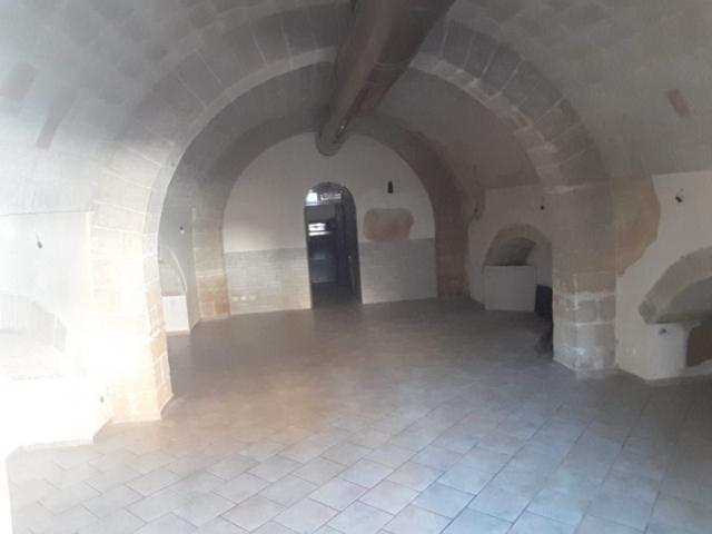 Locale Commerciale in vendita a Puglia, Taranto