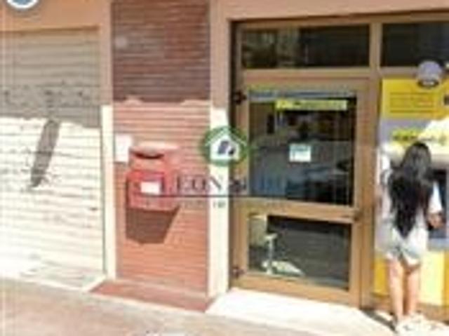 Locale Commerciale in vendita a Villa Musone, Loreto