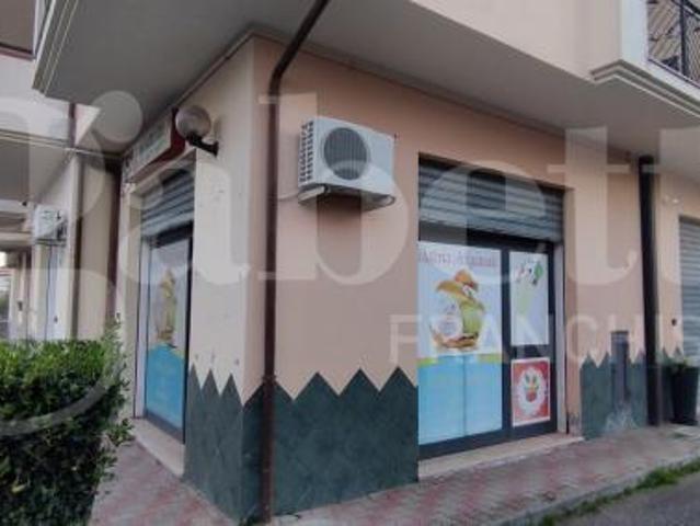 Locale Commerciale in vendita a Calabria, Catanzaro