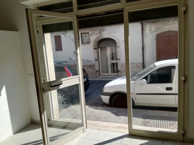 Locale Commerciale in vendita a Rotondi, Campania